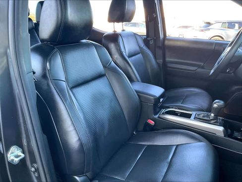 Used 2021 Toyota Tacoma Limited w/ Nightshade Package image 10