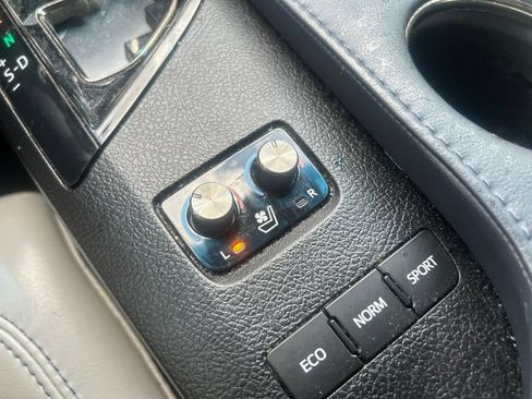 Used 2013 Toyota Avalon Limited FWD image 28