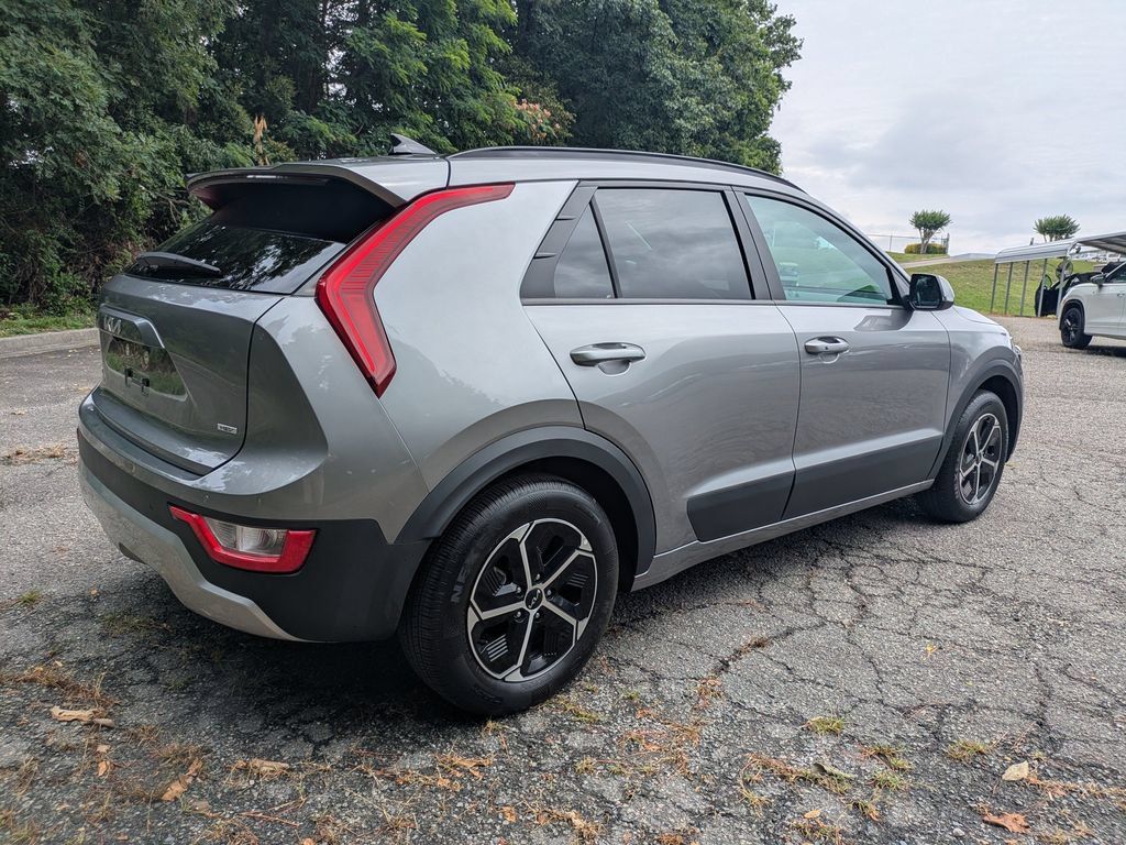 Used 2025 Kia Niro EX FWD image 4