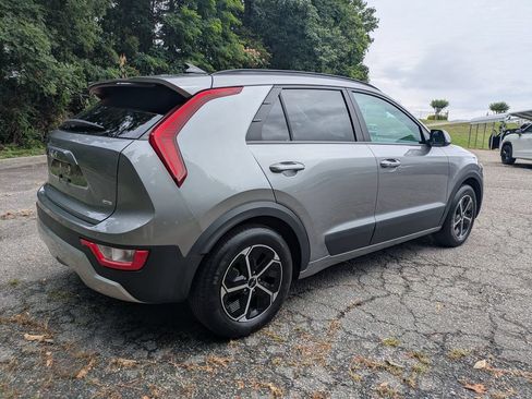 Used 2025 Kia Niro EX FWD image 4