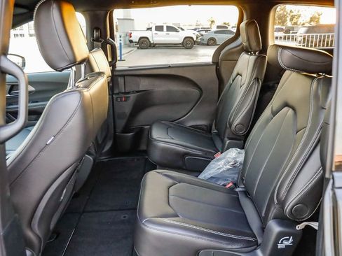 New 2026 Chrysler Pacifica Select w/ S Appearance Package image 19