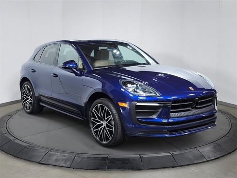 Used 2025 Porsche Macan image 3