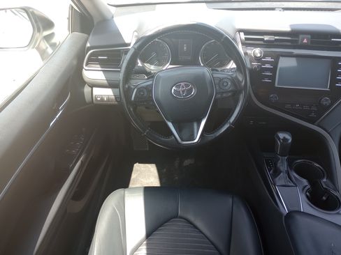 Used 2019 Toyota Camry SE FWD image 9
