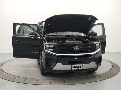 Used 2025 Ford Expedition Platinum w/ Driver's Package AWD/4WD image 11