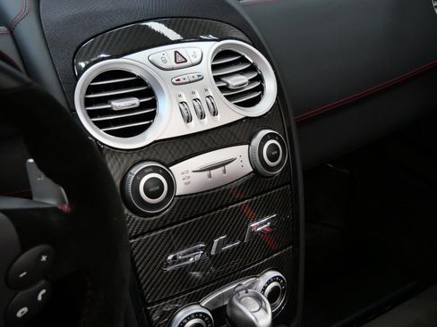 Used 2009 Mercedes-Benz SLR image 30