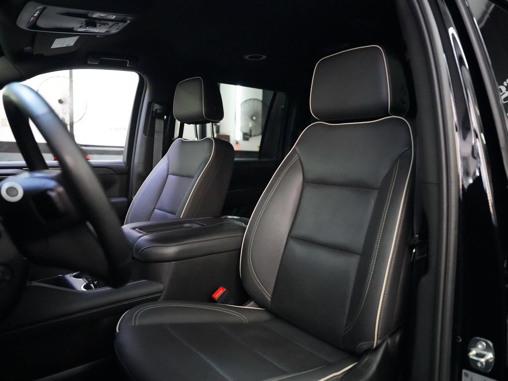 Used 2024 GMC Yukon XL SLT w/ SLT Luxury Package AWD/4WD image 28
