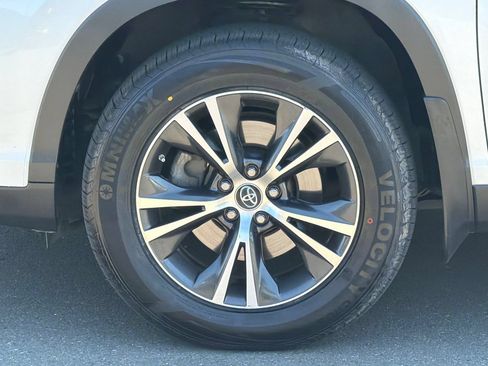Used 2019 Toyota Highlander Plus AWD/4WD image 27