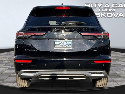 New 2025 Mitsubishi Outlander SE image 4