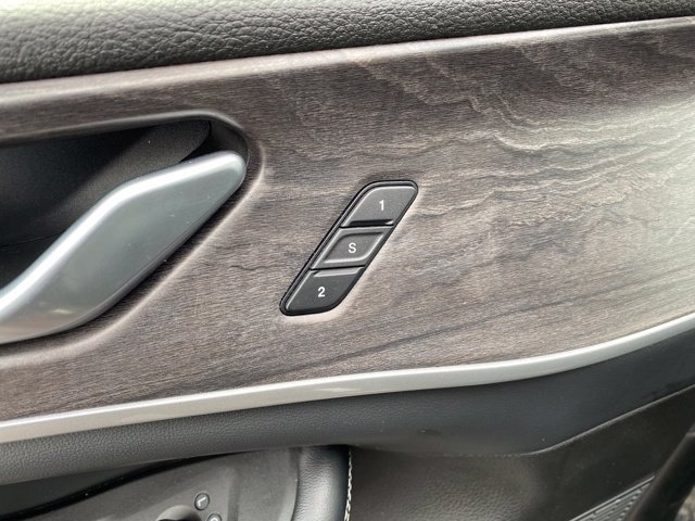Used 2023 Jeep Grand Cherokee Limited AWD/4WD image 17