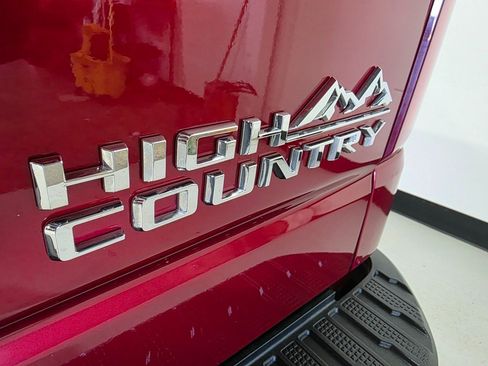 Used 2022 Chevrolet Silverado 1500 High Country w/ Z71 Off-Road Package image 32
