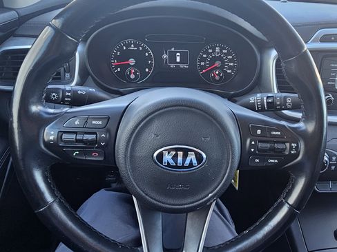 Used 2016 Kia Sorento LX w/ LX Convenience Package image 13