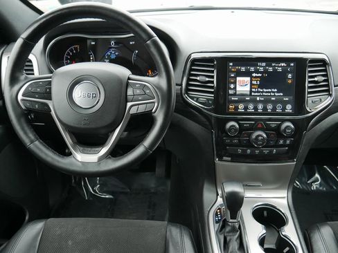 Used 2022 Jeep Grand Cherokee Laredo X image 16