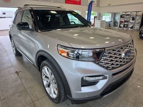 Used 2023 Ford Explorer Platinum w/ Technology Package AWD/4WD image 5