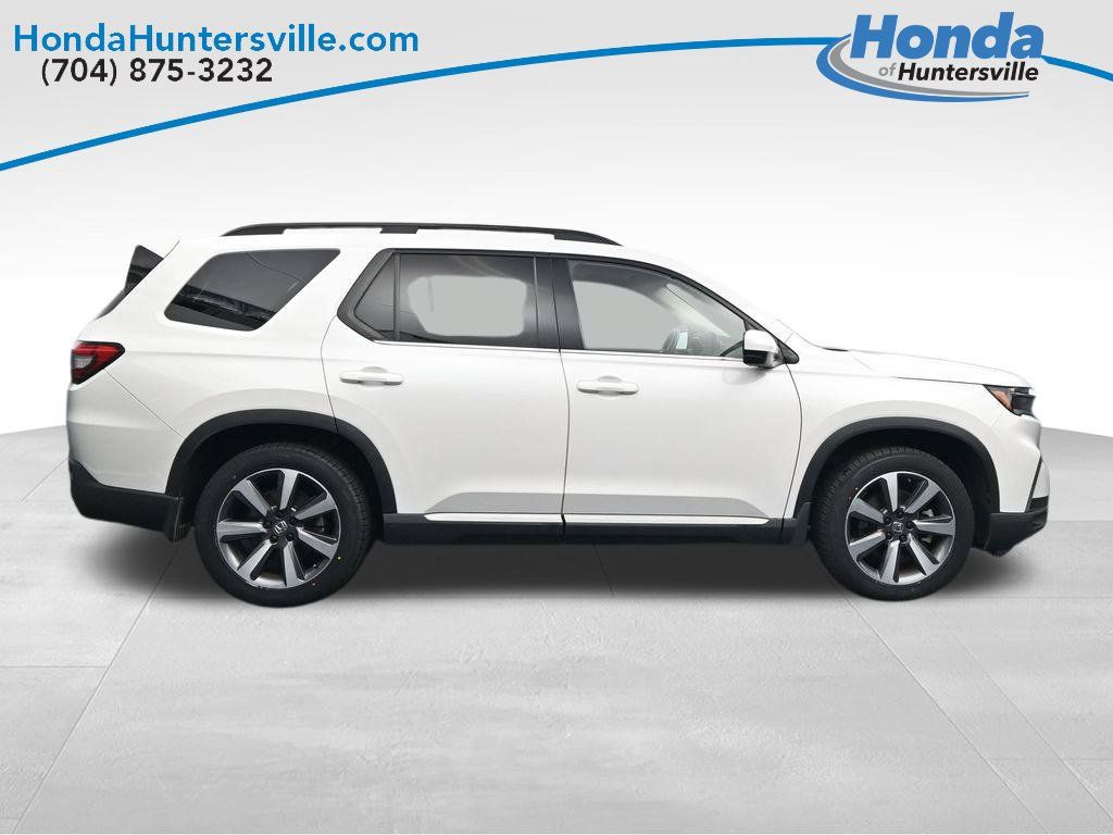 Used 2025 Honda Pilot Touring image 9
