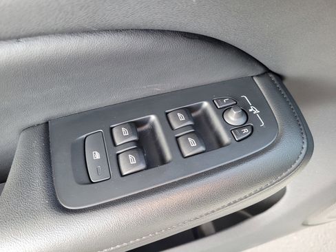 Used 2024 Volvo S60 B5 Core image 12