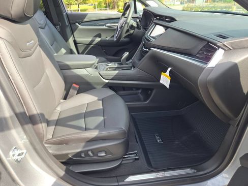 New 2025 Cadillac XT5 Premium Luxury w/ LPO, Floor Liner Package FWD image 8