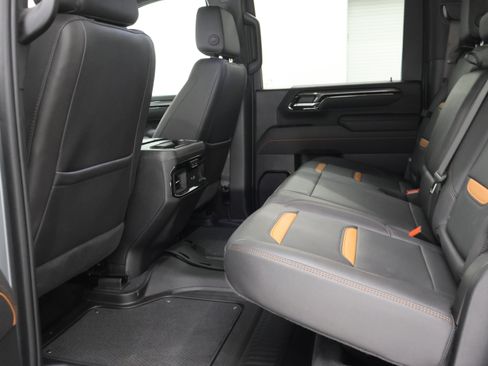 Used 2025 GMC Sierra 2500 AT4 w/ AT4 Premium Plus Package AWD/4WD image 9