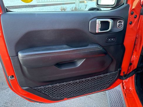 Used 2018 Jeep Wrangler Unlimited Sahara image 16