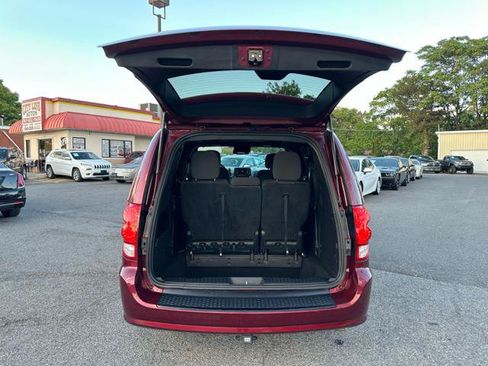 Used 2019 Dodge Grand Caravan SE FWD image 17