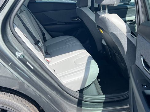 Used 2025 Hyundai Elantra Limited image 15