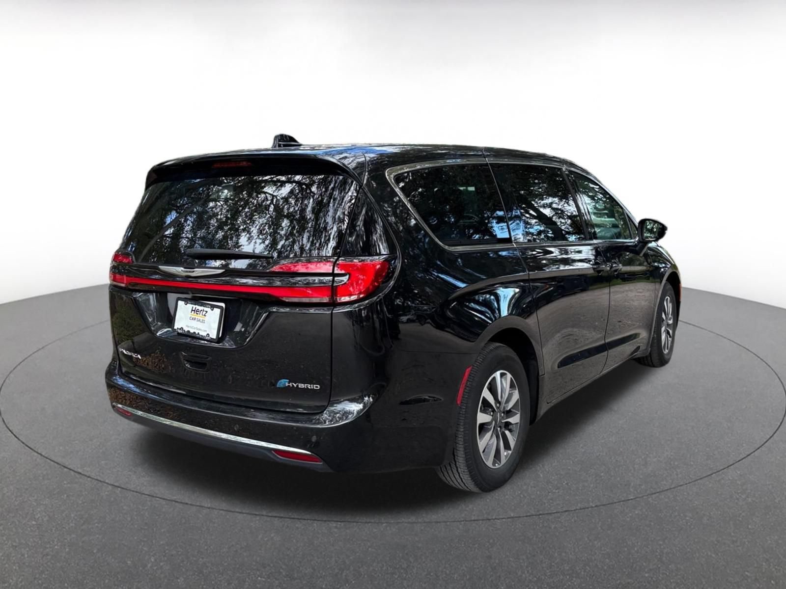 Used 2023 Chrysler Pacifica Touring-L FWD image 8