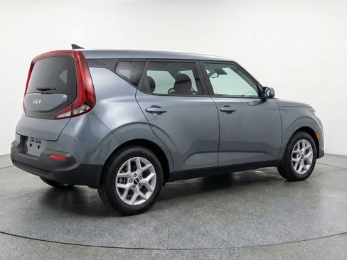 Used 2025 Kia Soul LX w/ LX Technology Package FWD image 9