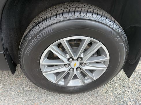 Used 2023 Chevrolet Traverse LT AWD/4WD image 32