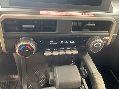 Used 2025 Toyota Tacoma SR5 AWD/4WD image 12