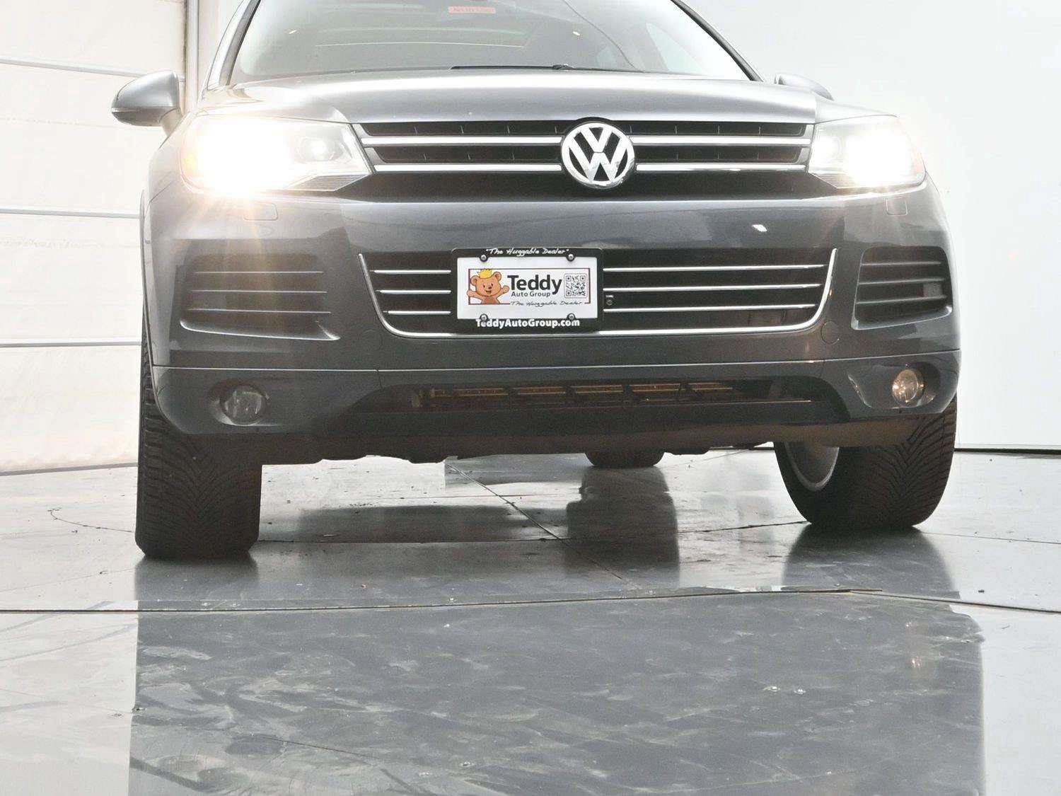 Used 2014 Volkswagen Touareg Executive AWD/4WD image 29