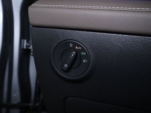 Used 2022 Volkswagen Taos SEL image 26