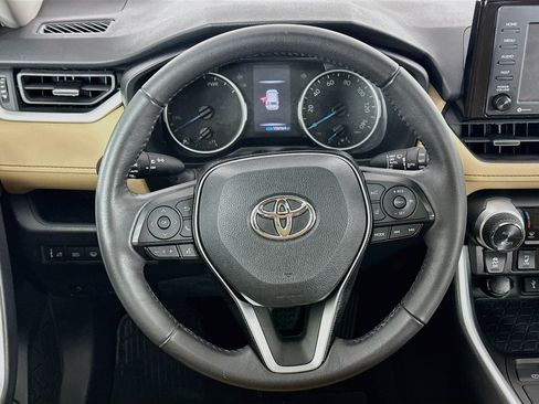 Used 2021 Toyota RAV4 XLE Premium AWD/4WD image 18
