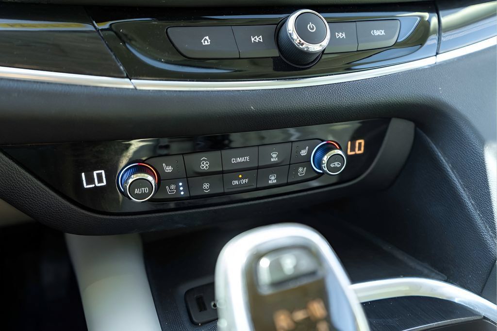 Used 2019 Buick Enclave Premium w/ Experience Buick Package FWD image 22