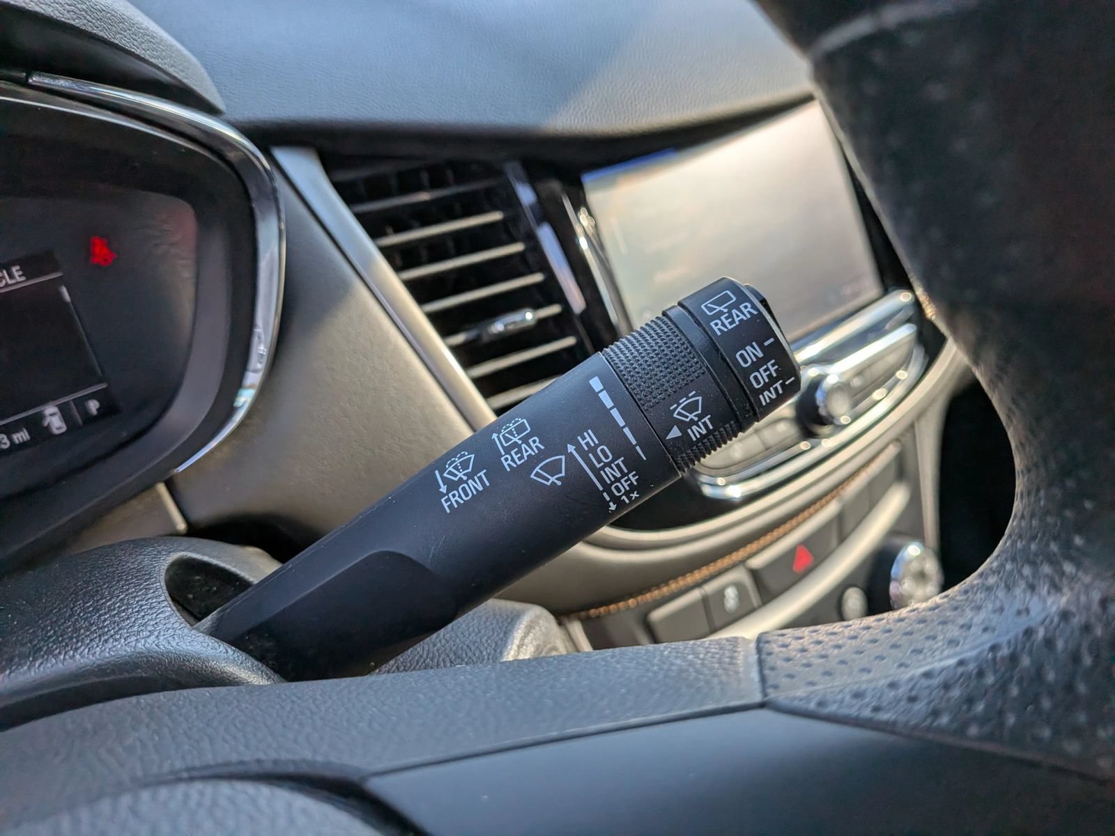 Used 2020 Chevrolet Trax LT FWD image 42