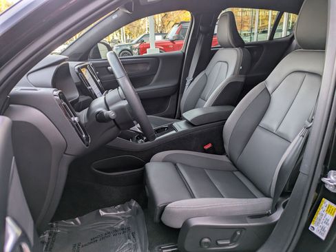 Certified 2023 Volvo C40 Recharge Core image 25