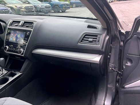 Used 2018 Subaru Outback 2.5i Premium AWD/4WD image 11