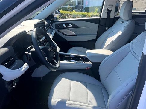 New 2026 Ford Explorer Platinum w/ LUX Leather Package AWD/4WD image 9