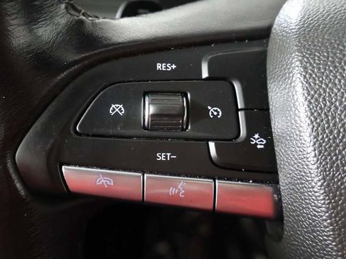 Used 2024 Cadillac XT4 Premium Luxury image 37