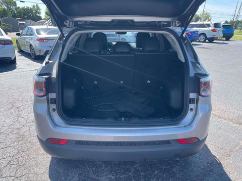 Used 2020 Jeep Compass Latitude FWD image 6