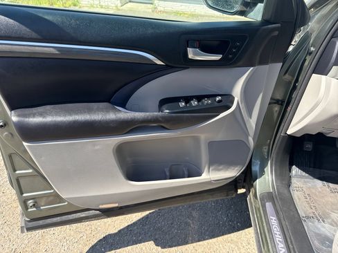 Used 2018 Toyota Highlander Limited Platinum AWD/4WD image 10
