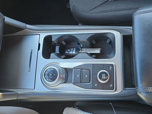 Used 2020 Ford Explorer XLT image 21