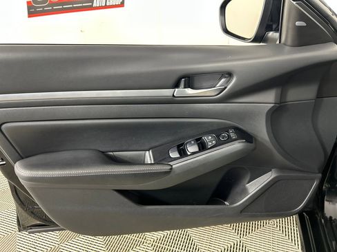 Used 2023 Nissan Altima 2.5 SV image 11