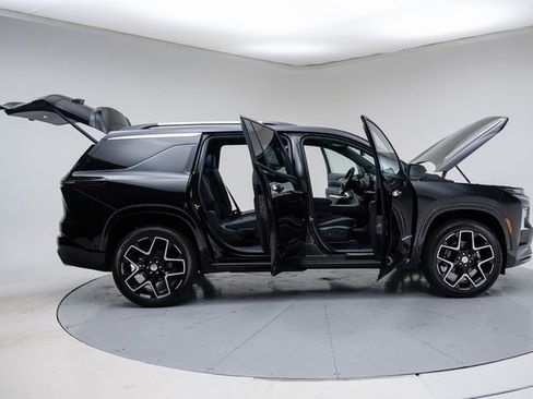 New 2026 Chevrolet Traverse High Country image 14