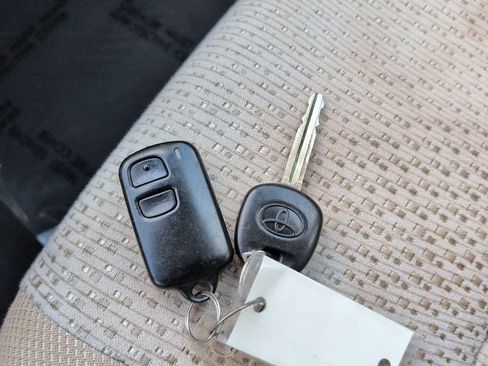 Used 2012 Toyota Camry FWD image 23