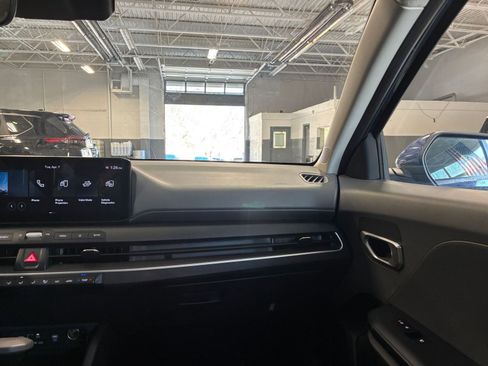 Used 2025 Kia K4 LXS image 33