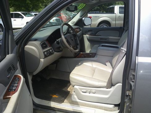 Used 2008 Chevrolet Tahoe LTZ w/ LTZ Preferred Equipment Group AWD/4WD image 10