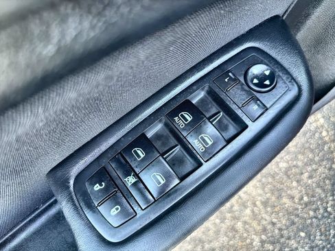 Used 2016 Chrysler 200 Limited w/ Convenience Group FWD image 15