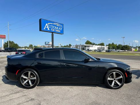 Used 2017 Dodge Charger SE RWD image 31