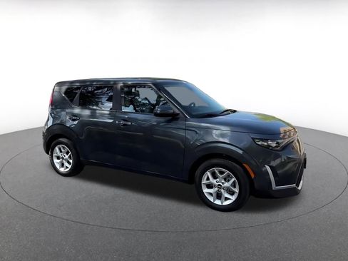 Used 2025 Kia Soul LX w/ LX Technology Package FWD image 2