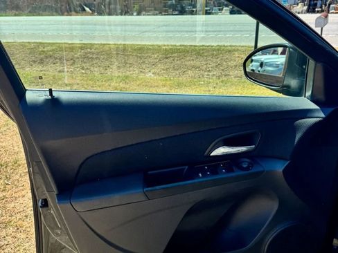 Used 2014 Chevrolet Cruze LT image 11