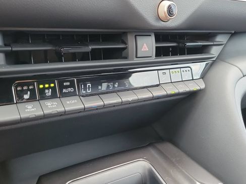 Certified 2025 Toyota Crown Signia AWD/4WD image 18